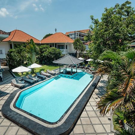 Casa Wina Kuta Hotel Кута Екстериор снимка