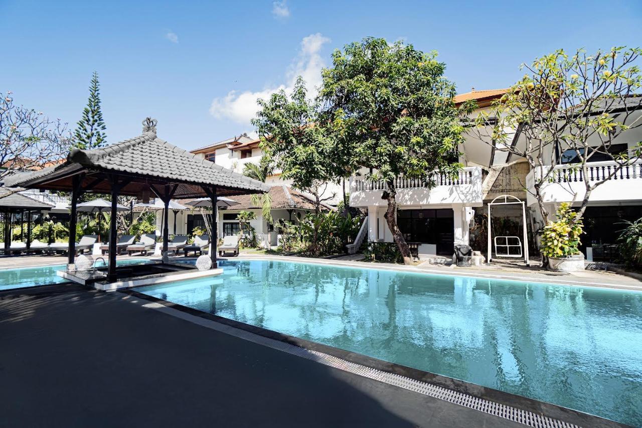Casa Wina Kuta Hotel Кута Екстериор снимка