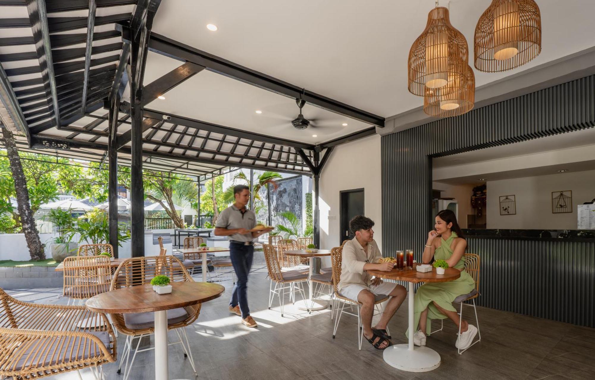 Casa Wina Kuta Hotel Кута Екстериор снимка