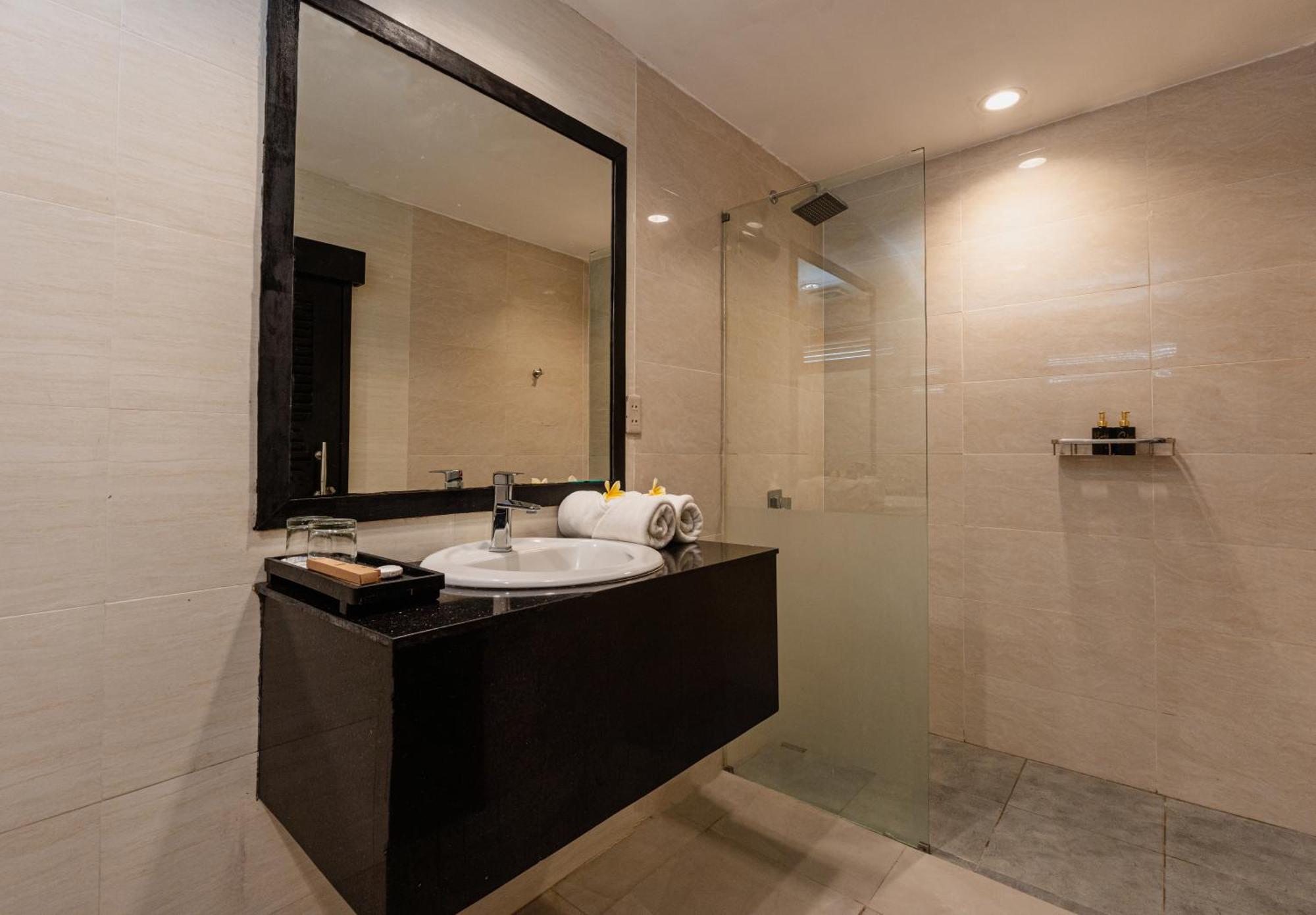 Casa Wina Kuta Hotel Кута Екстериор снимка