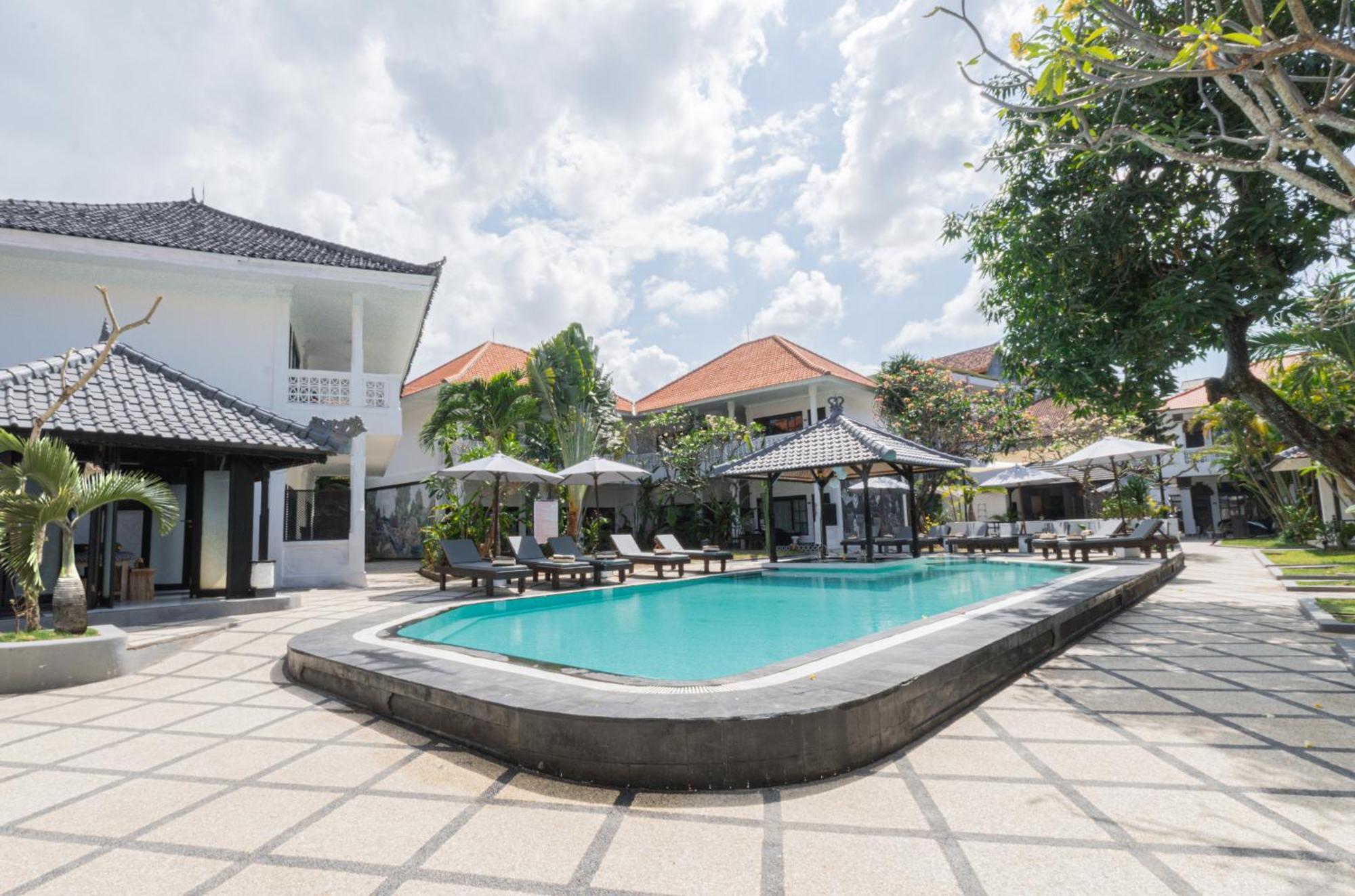 Casa Wina Kuta Hotel Кута Екстериор снимка