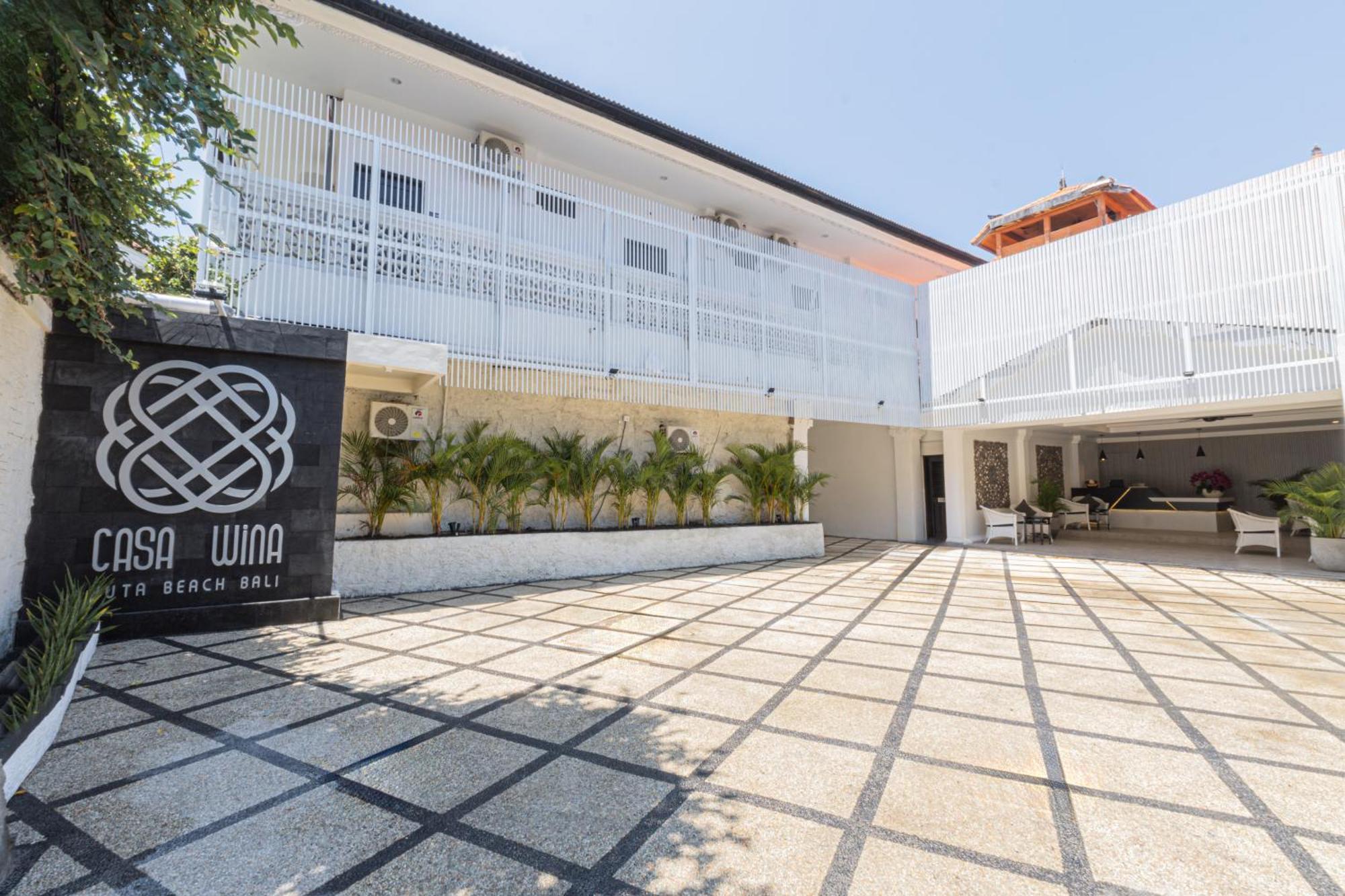 Casa Wina Kuta Hotel Кута Екстериор снимка