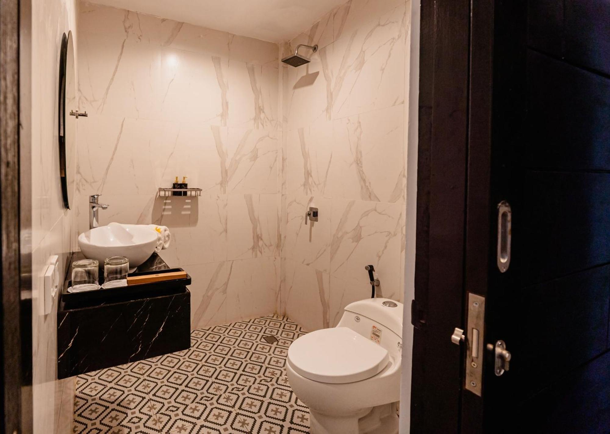 Casa Wina Kuta Hotel Кута Екстериор снимка