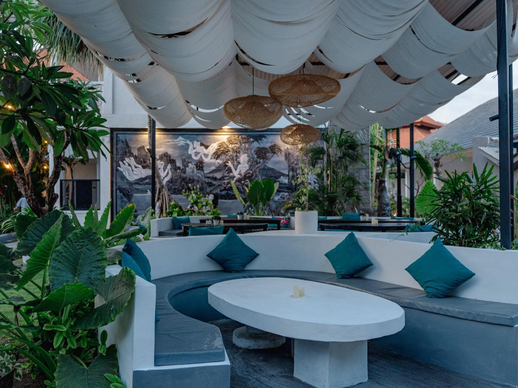 Casa Wina Kuta Hotel Кута Екстериор снимка